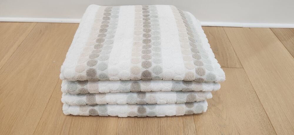 Soho Living Set of 4 Bath Towels Multicolored Dots 100% Cotton